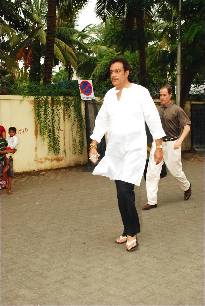 Celebs at Jiah Khan Condolence Meet - 43 / 80 photos