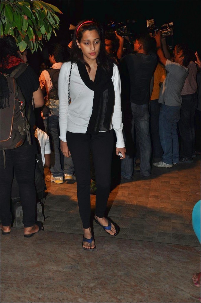 Celebs at Jiah Khan Condolence Meet - 61 / 80 photos