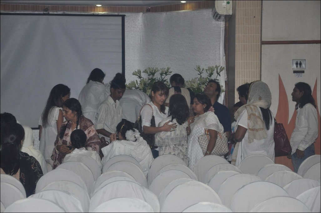 Celebs at Jiah Khan Condolence Meet - 67 / 80 photos