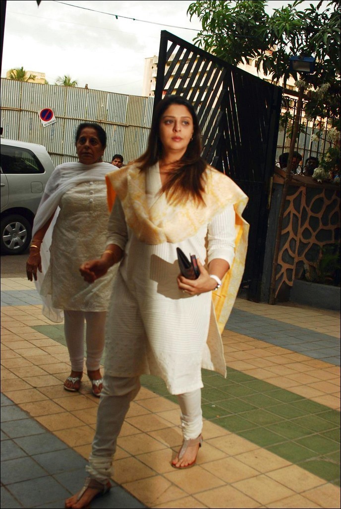 Celebs at Jiah Khan Condolence Meet - 71 / 80 photos