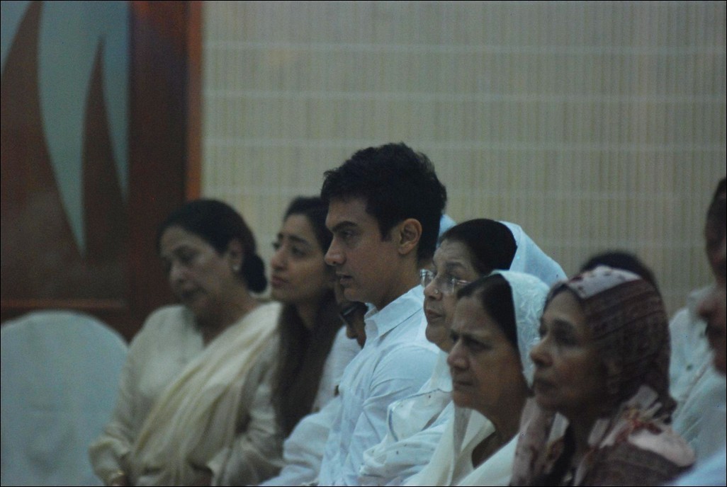 Celebs at Jiah Khan Condolence Meet - 78 / 80 photos