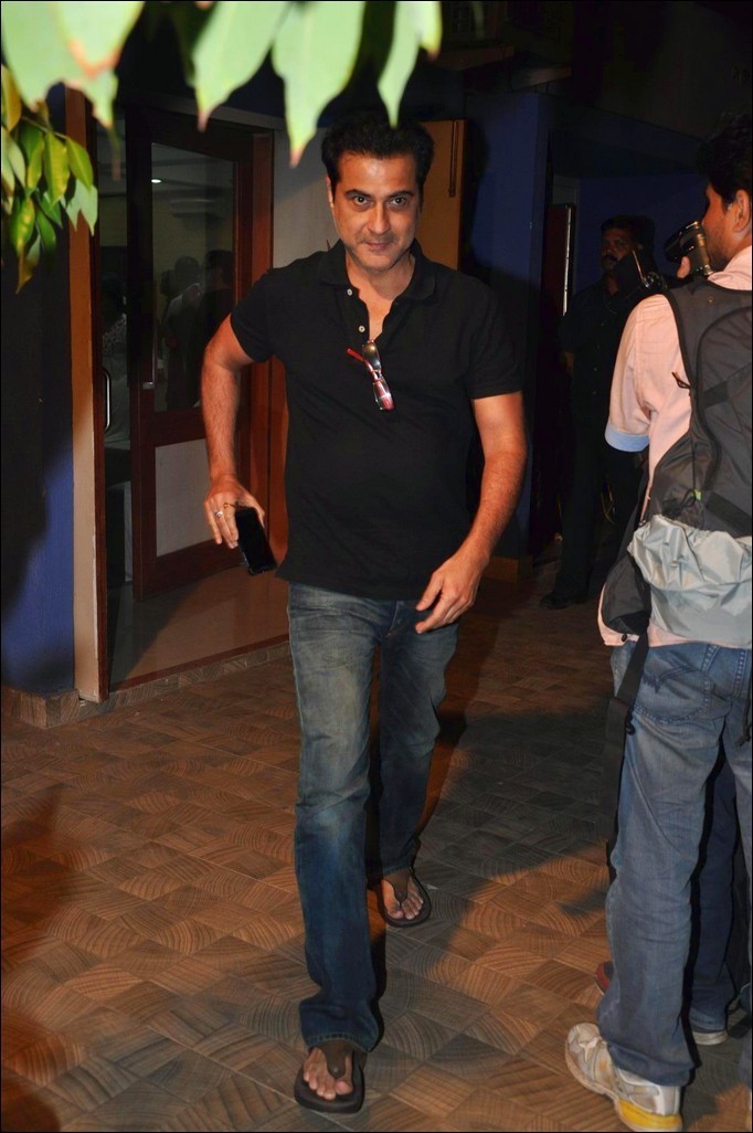 Celebs at Jiah Khan Condolence Meet - 79 / 80 photos