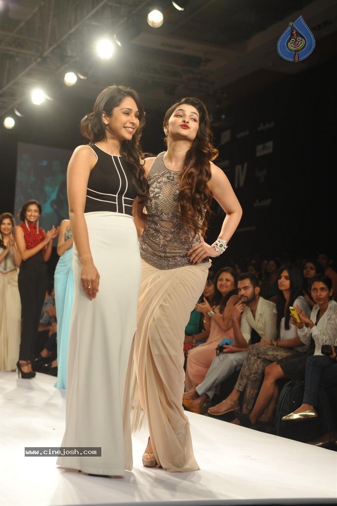 Celebs at LFW Summer Resort 2014 - 33 / 107 photos