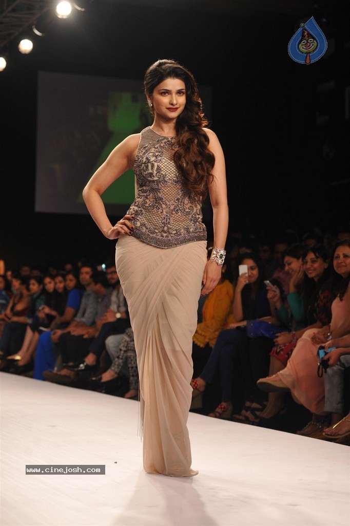 Celebs at LFW Summer Resort 2014 - 40 / 107 photos