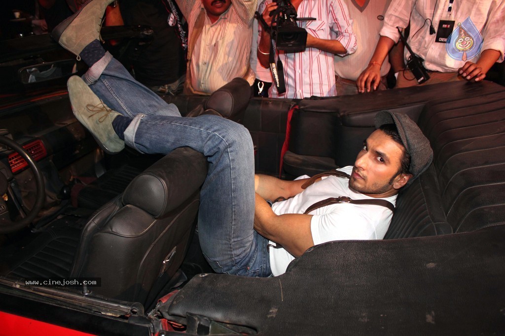 Celebs at Lootera Movie Launch - 29 / 32 photos