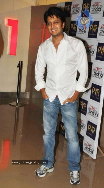 Celebs at Love BreakUps Zindagi Premiere - 26 / 115 photos