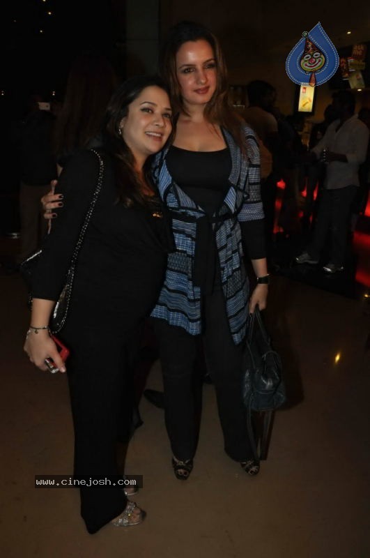 Celebs at Love BreakUps Zindagi Premiere - 32 / 115 photos