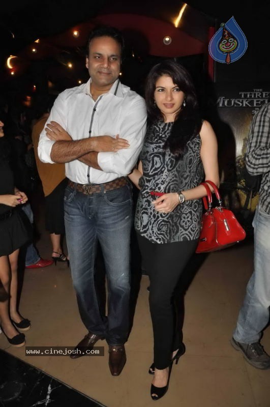 Celebs at Love BreakUps Zindagi Premiere - 61 / 115 photos