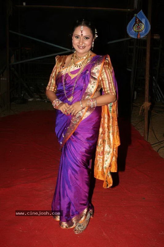 Celebs at Mi Marathi Awards - 11 / 34 photos