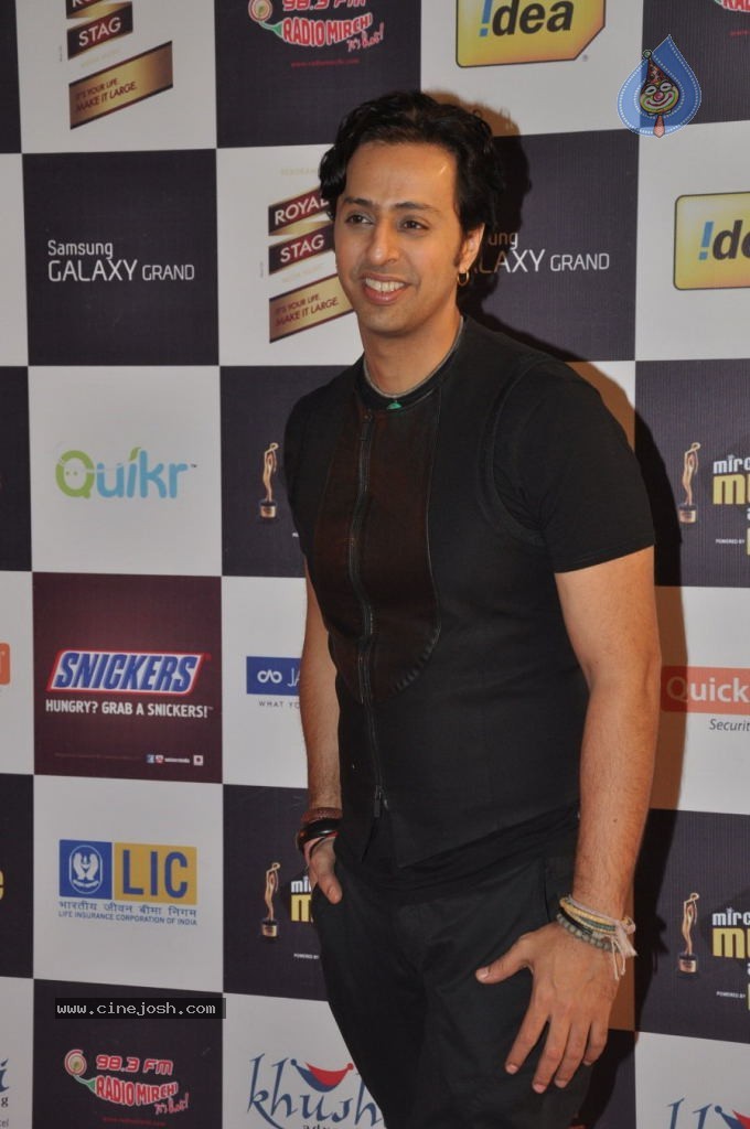 Celebs at Mirchi Music Awards 2012 - 30 / 90 photos