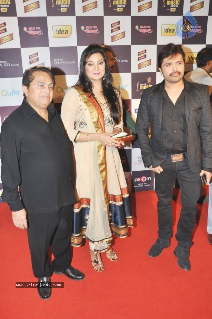 Celebs at Mirchi Music Awards 2012 - 32 / 90 photos