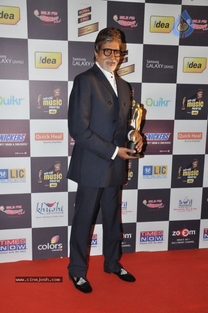 Celebs at Mirchi Music Awards 2012 - 40 / 90 photos