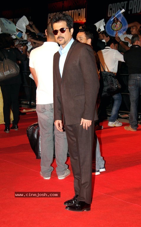 Celebs at Mission Impossible Ghost Protocol Movie Premiere - 20 / 33 photos