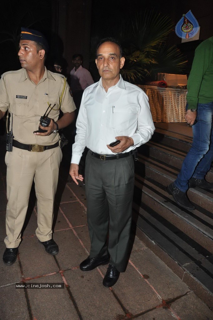 Celebs at MLA Baba Siddiqui Iftar Party - 6 / 86 photos