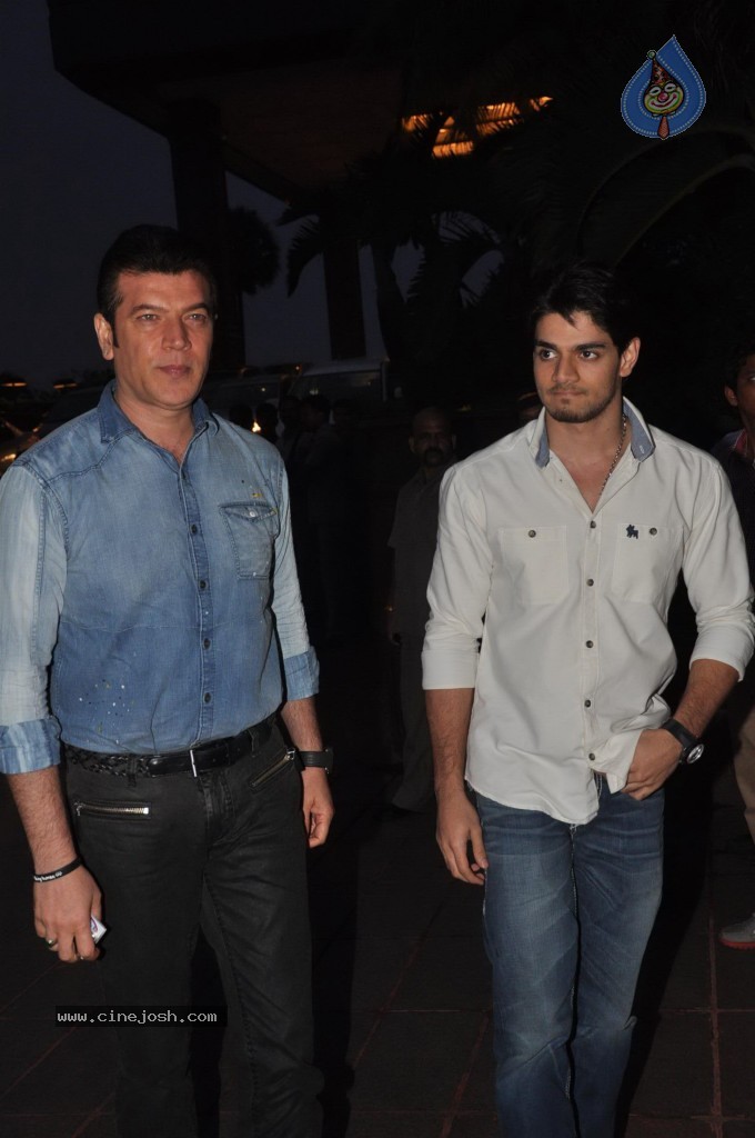 Celebs at MLA Baba Siddiqui Iftar Party - 10 / 86 photos