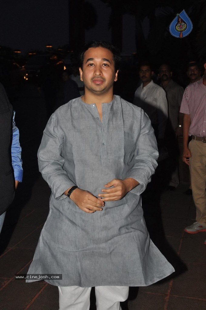 Celebs at MLA Baba Siddiqui Iftar Party - 14 / 86 photos
