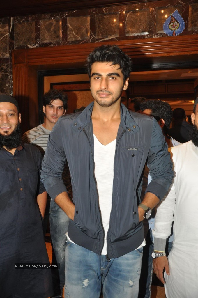 Celebs at MLA Baba Siddiqui Iftar Party - 46 / 86 photos