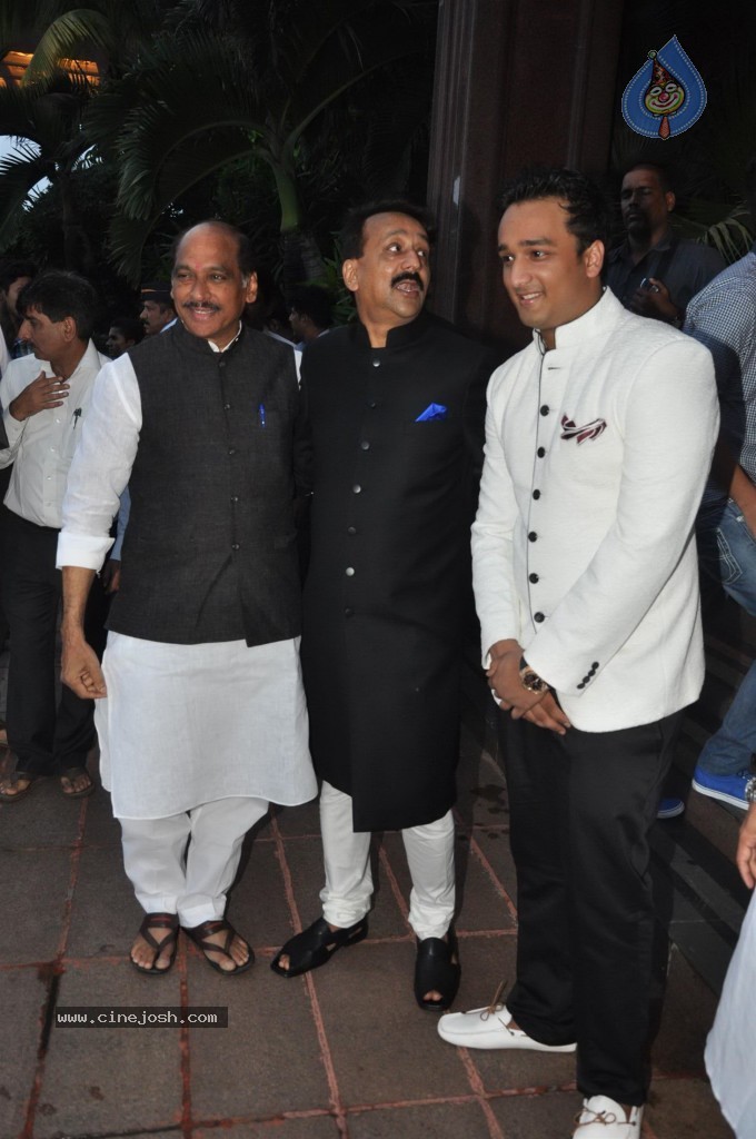 Celebs at MLA Baba Siddiqui Iftar Party - 47 / 86 photos