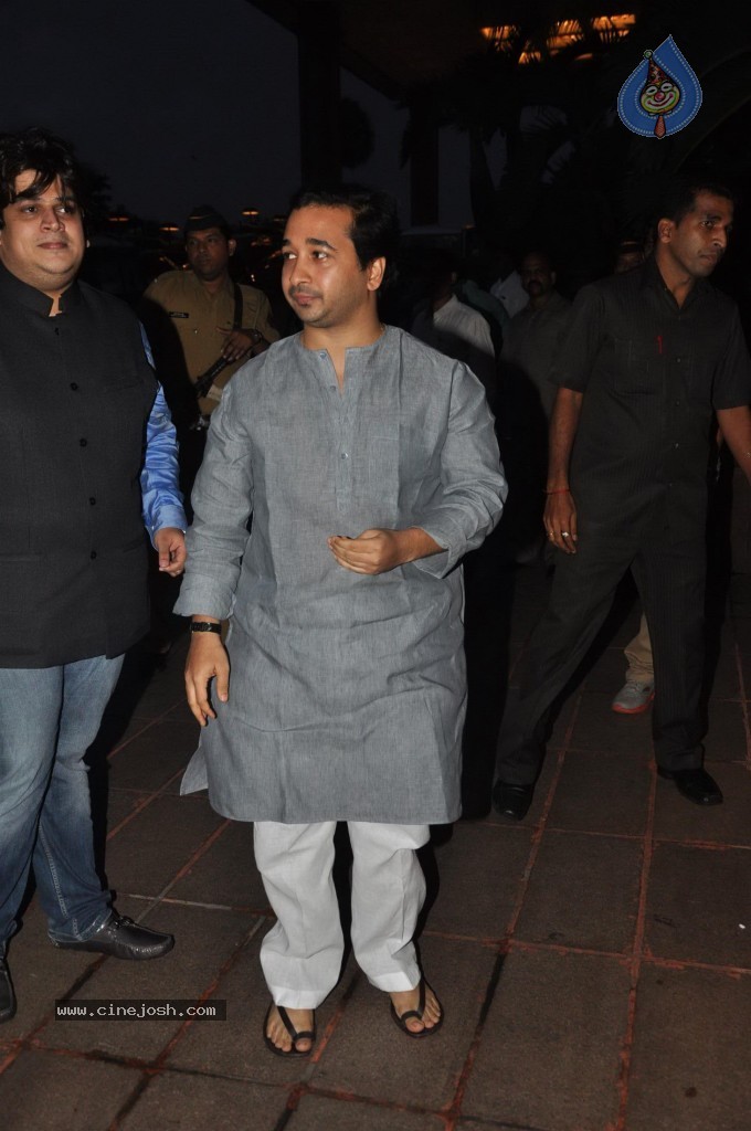 Celebs at MLA Baba Siddiqui Iftar Party - 51 / 86 photos