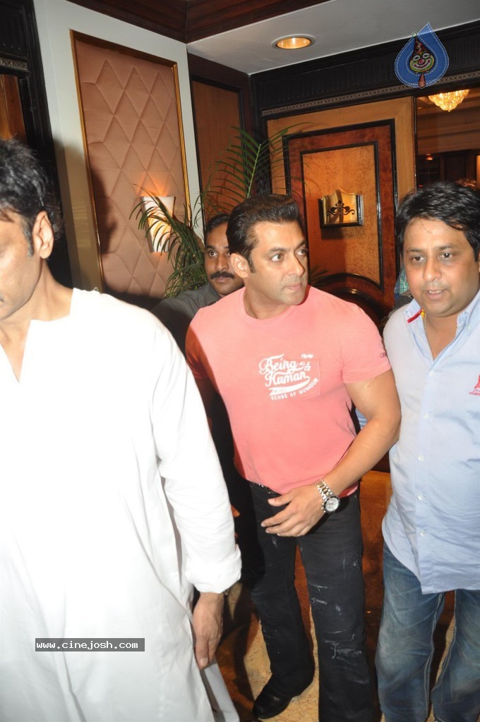 Celebs at MLA Baba Siddiqui Iftar Party - 53 / 86 photos