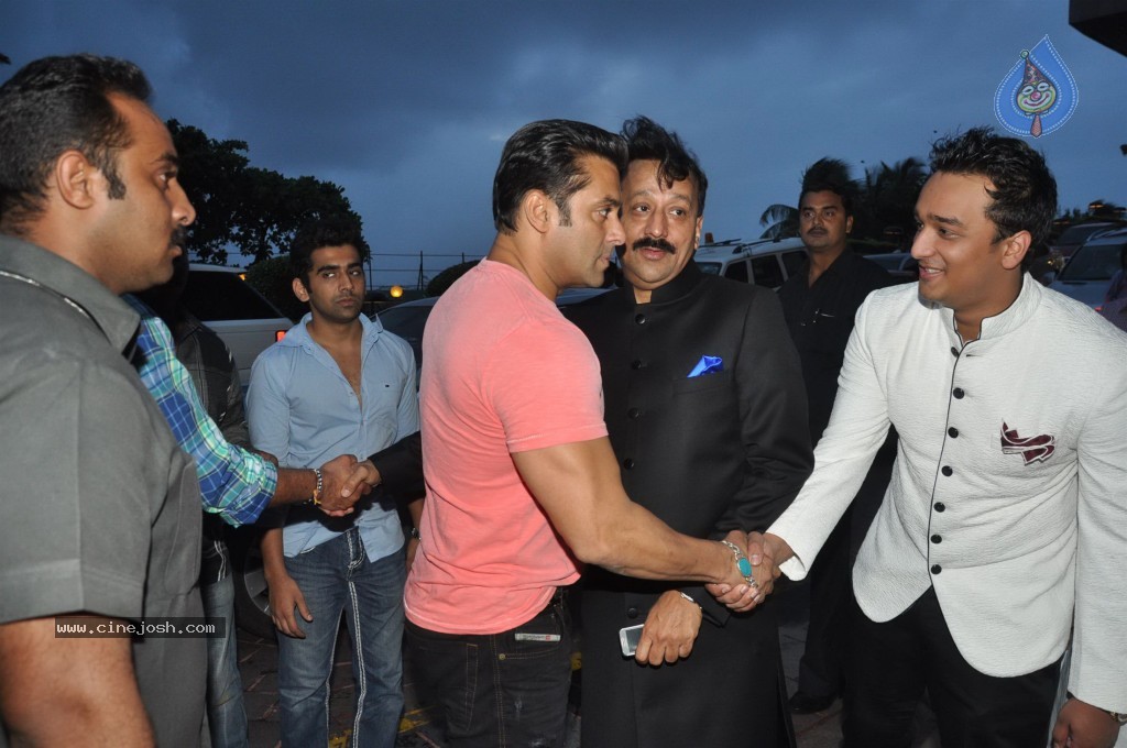 Celebs at MLA Baba Siddiqui Iftar Party - 54 / 86 photos