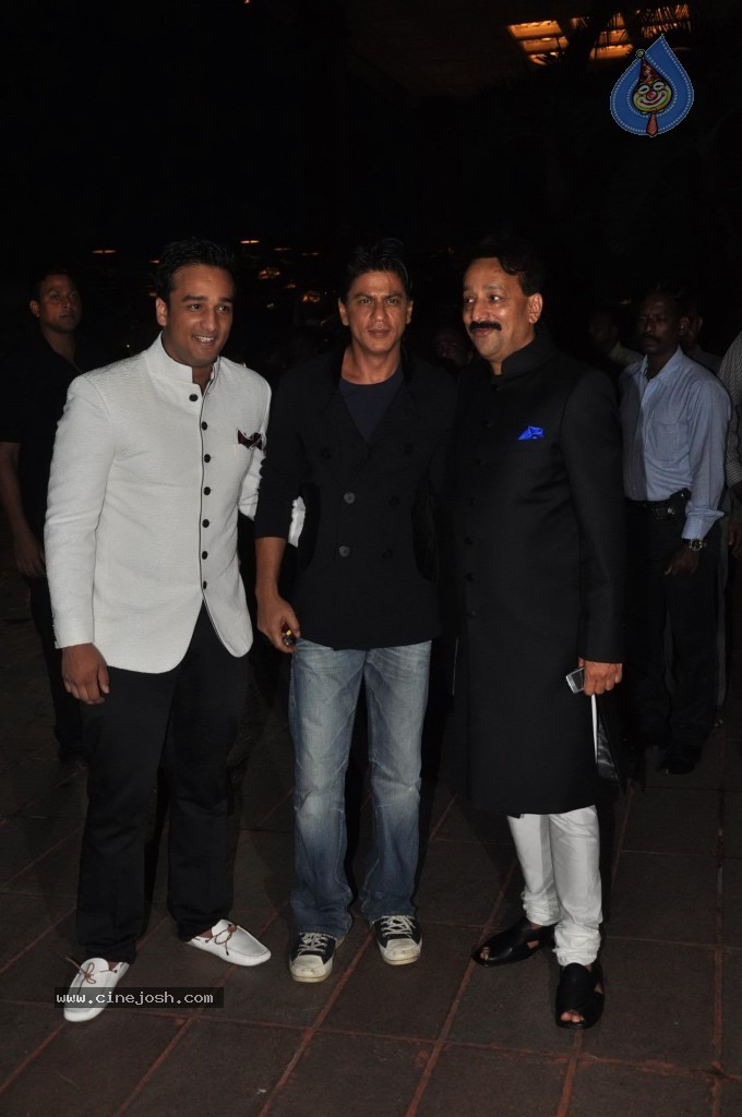 Celebs at MLA Baba Siddiqui Iftar Party - 55 / 86 photos