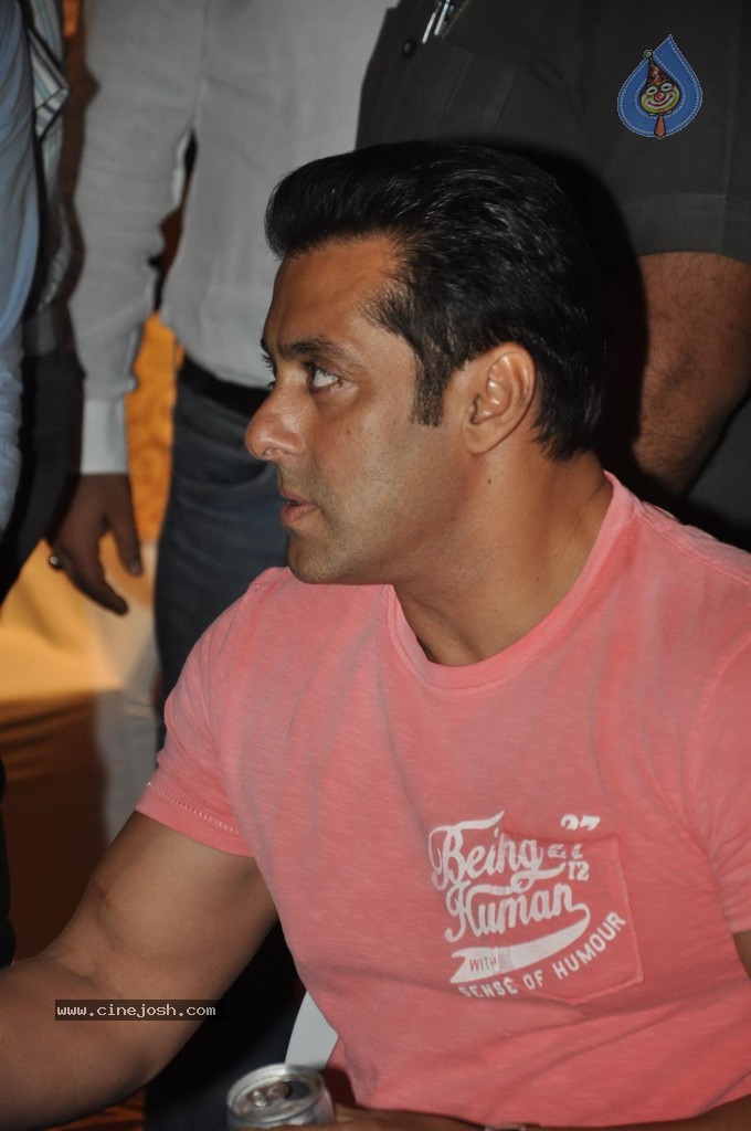 Celebs at MLA Baba Siddiqui Iftar Party - 59 / 86 photos