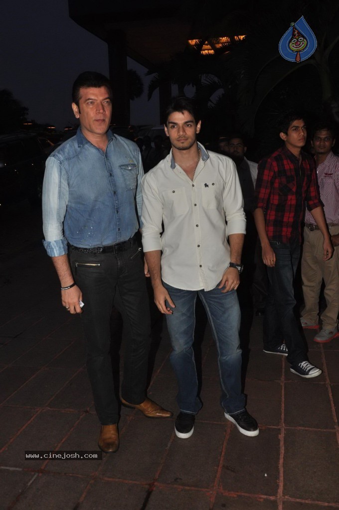 Celebs at MLA Baba Siddiqui Iftar Party - 83 / 86 photos