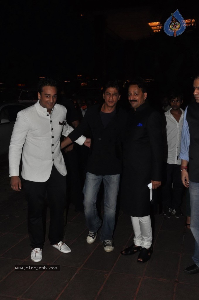 Celebs at MLA Baba Siddiqui Iftar Party - 85 / 86 photos