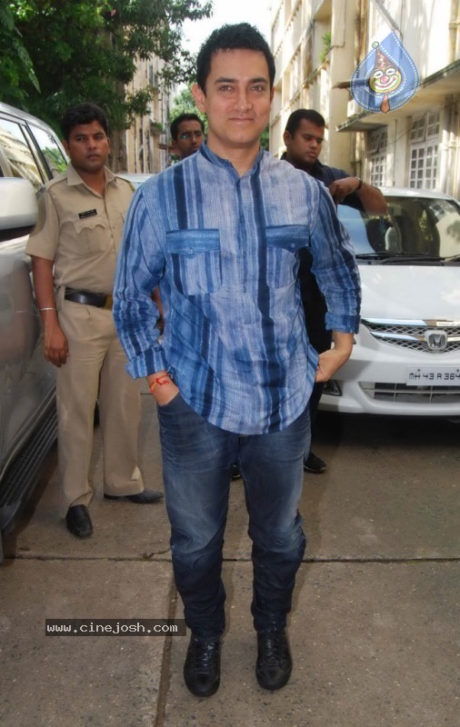 Celebs at Muhurat of Film Double Dhamaal - 58 / 102 photos