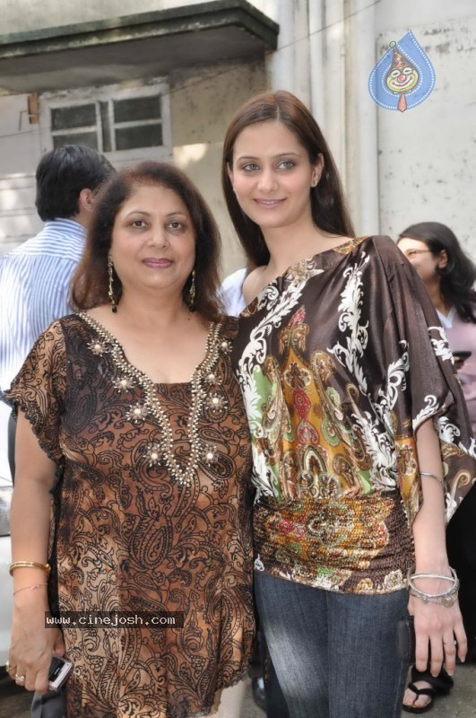 Celebs at Muhurat of Film Double Dhamaal - 59 / 102 photos