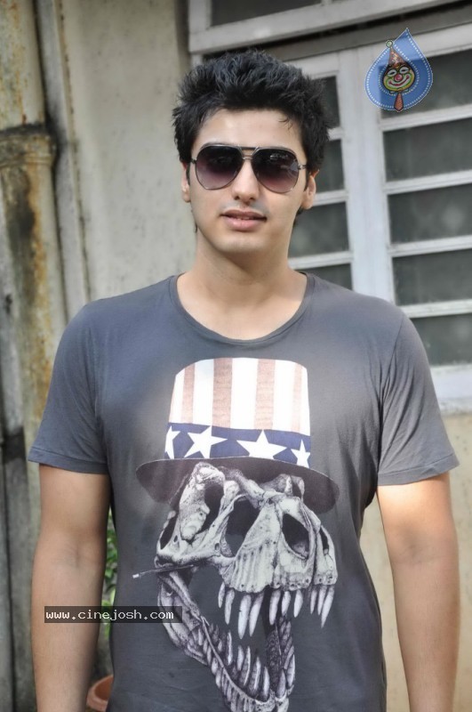 Celebs at Muhurat of Film Double Dhamaal - 79 / 102 photos