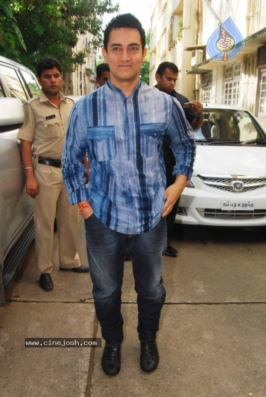 Celebs at Muhurat of Film Double Dhamaal - 80 / 102 photos