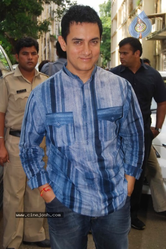 Celebs at Muhurat of Film Double Dhamaal - 98 / 102 photos