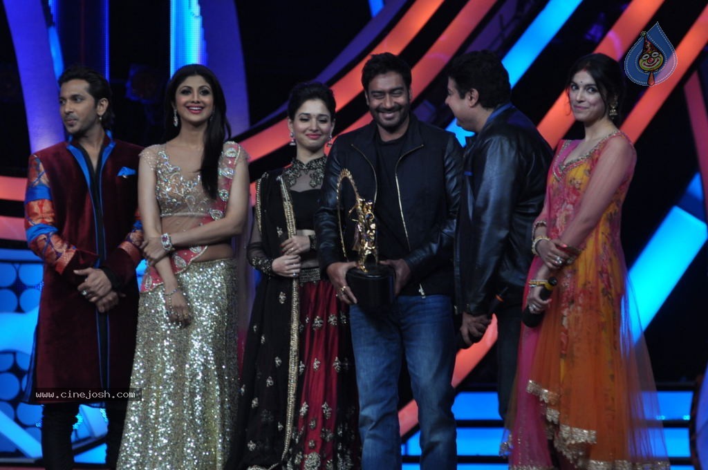 Celebs at Nach Baliye 5 Grand Finale - 32 / 47 photos