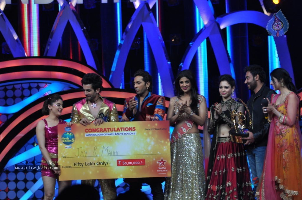 Celebs at Nach Baliye 5 Grand Finale - 35 / 47 photos