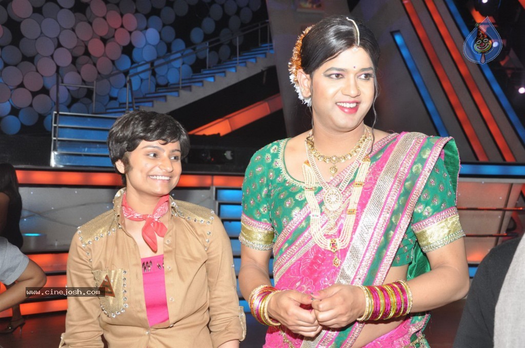 Celebs at Nach Baliye 5 Sets - 11 / 33 photos