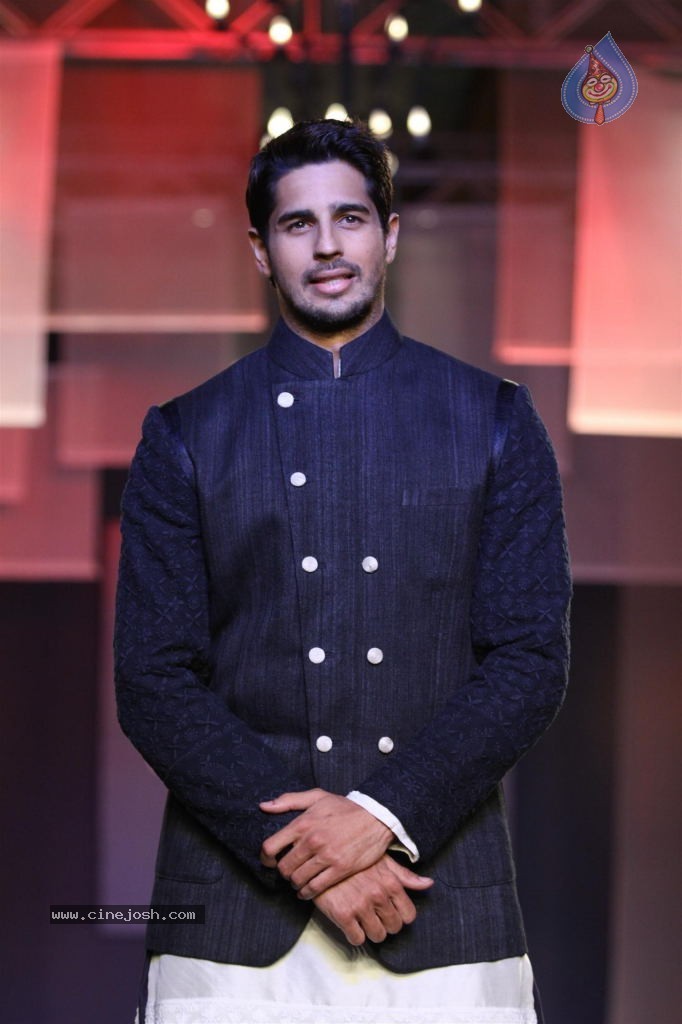 Celebs at NGO Mijwan Fashion Show - 2 / 65 photos