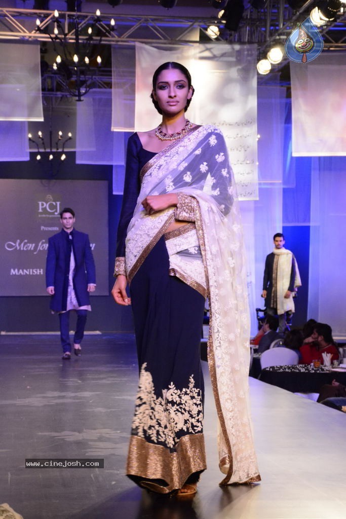 Celebs at NGO Mijwan Fashion Show - 9 / 65 photos