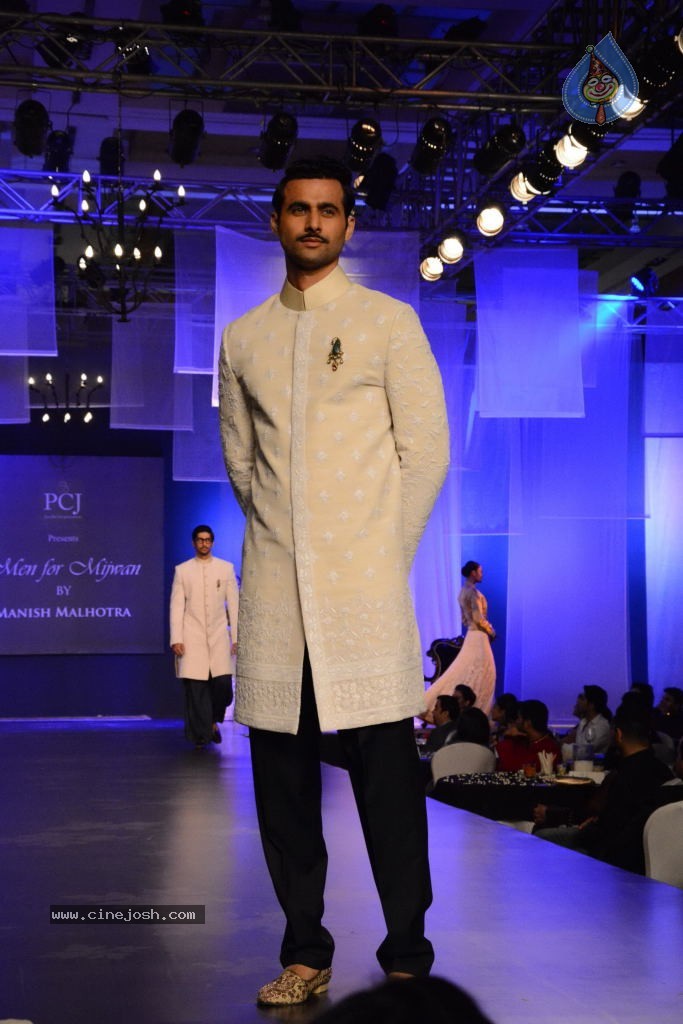 Celebs at NGO Mijwan Fashion Show - 11 / 65 photos