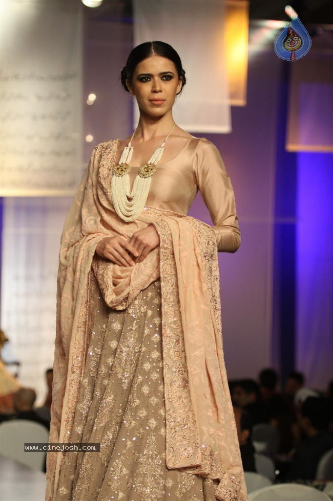 Celebs at NGO Mijwan Fashion Show - 14 / 65 photos