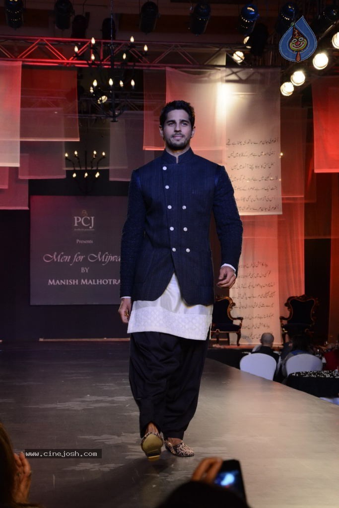 Celebs at NGO Mijwan Fashion Show - 27 / 65 photos