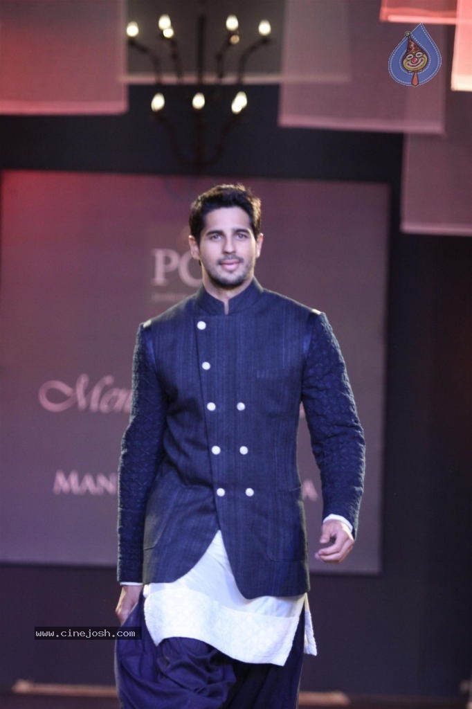 Celebs at NGO Mijwan Fashion Show - 44 / 65 photos