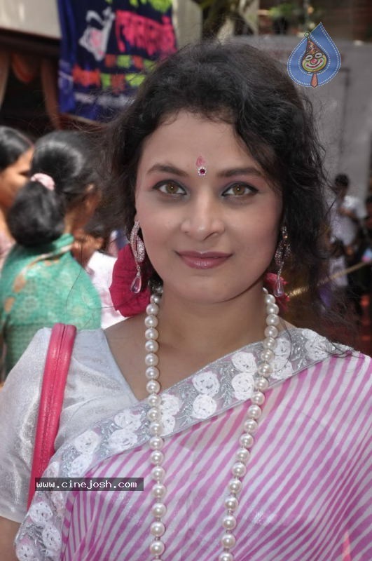 Celebs at North Bombay Sarbojanin Durja Puja - 20 / 47 photos