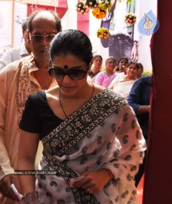Celebs at North Bombay Sarbojanin Durja Puja - 45 / 47 photos