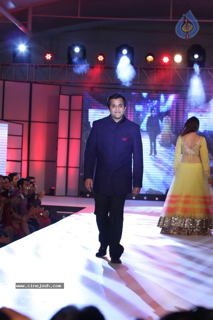 Celebs at Pidilite CPAA Fashion Show - 29 / 85 photos