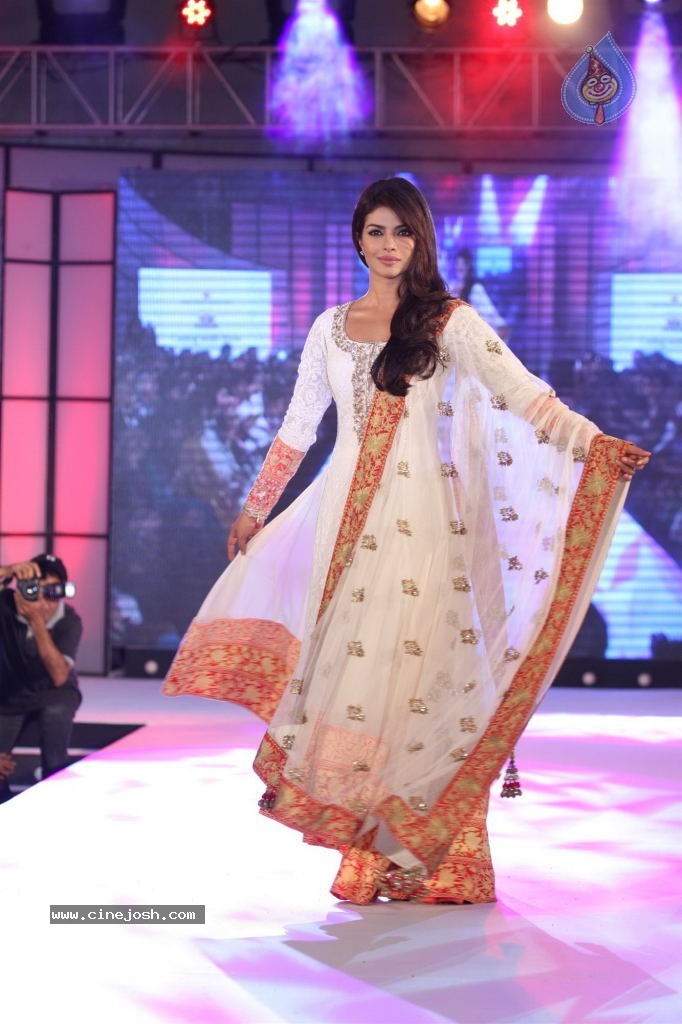 Celebs at Pidilite CPAA Fashion Show - 47 / 85 photos