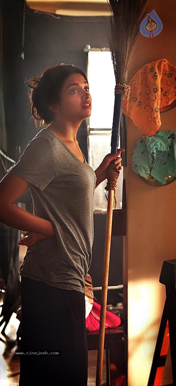 Celebs at Piku Film Trailer Launch - 46 / 64 photos