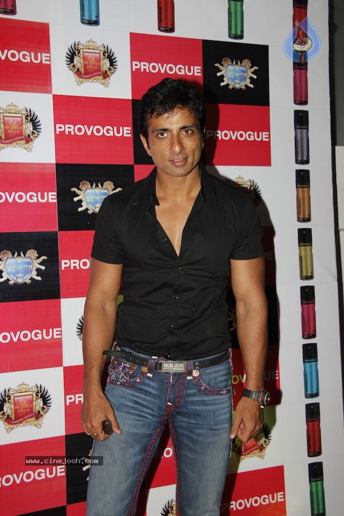 Celebs at Provogue Royalty Fashion Night - 37 / 84 photos