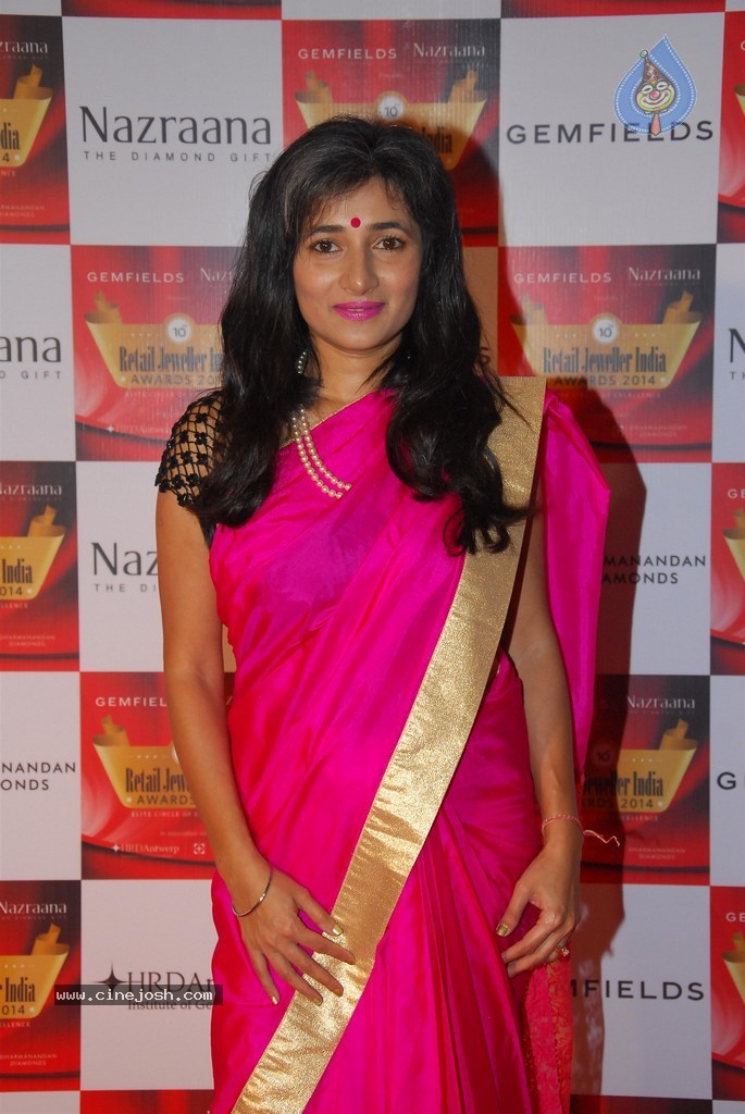 Celebs at Retail Jeweller India Awards 2014 - 36 / 119 photos